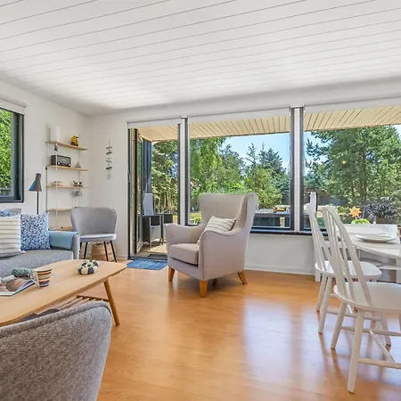 Dorit - 900m From The Sea By Interhome